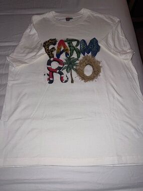 FARM Rio must-have T-shirt featuring an exclusive print. Colorful, unique, and f